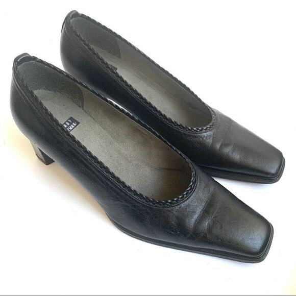 VINTAGE STUART WEITZMAN BLACK LEATHER BLOCK HEEL - Picture 5 of 8